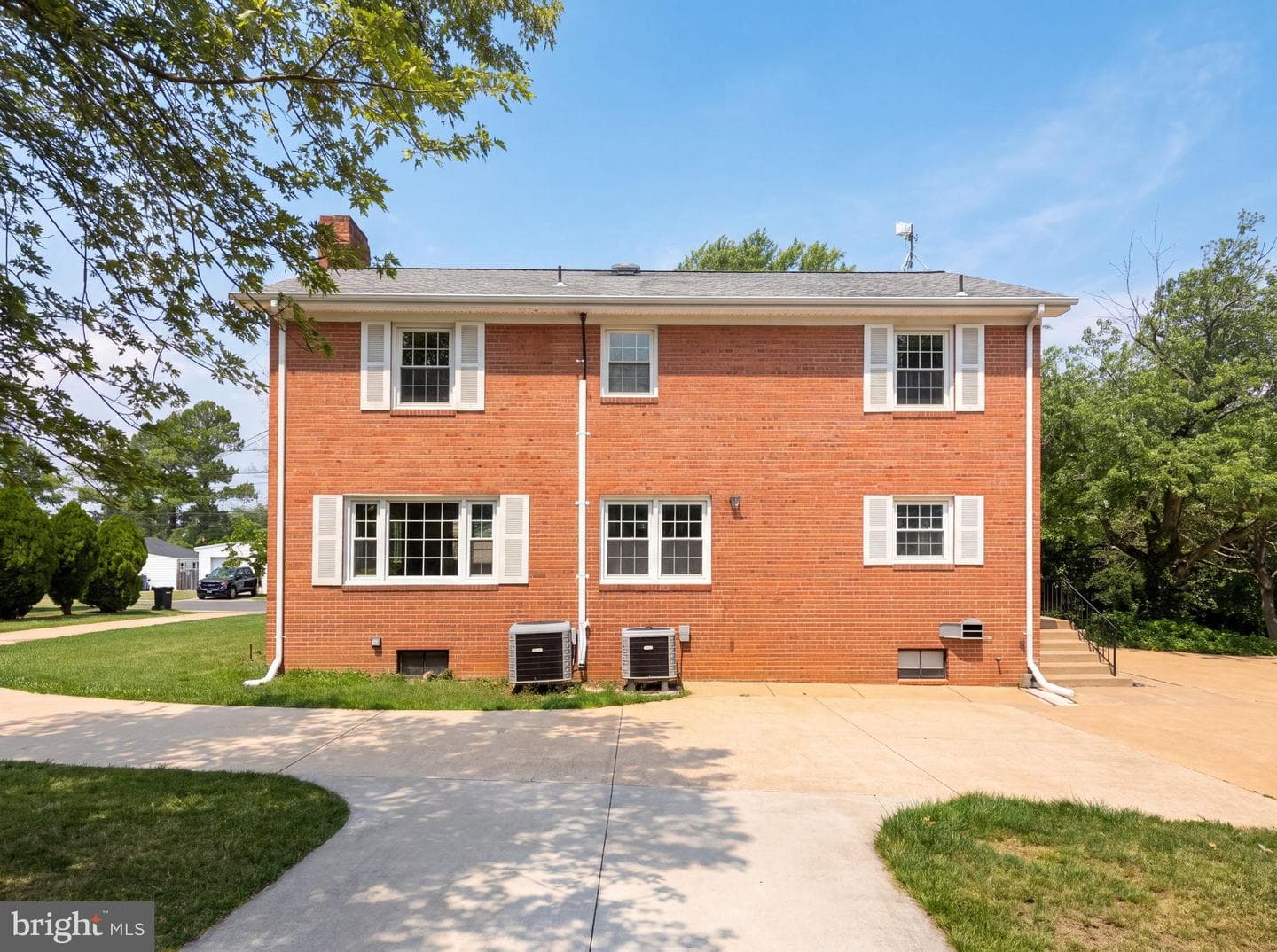 494 Walton Street photo 28