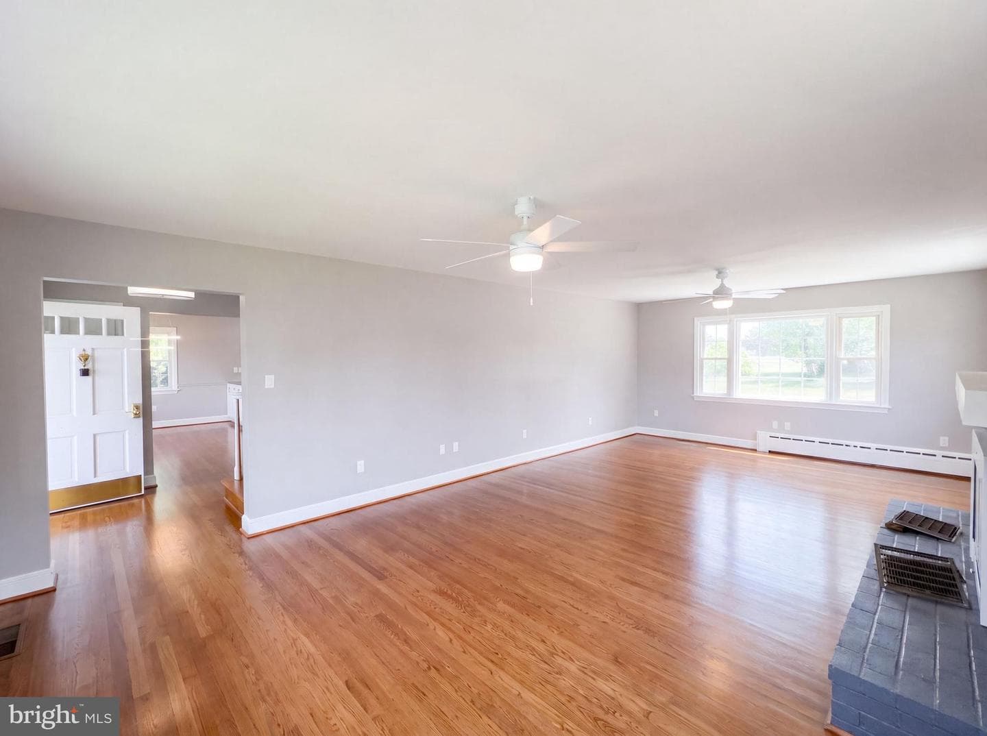 494 Walton Street photo 3