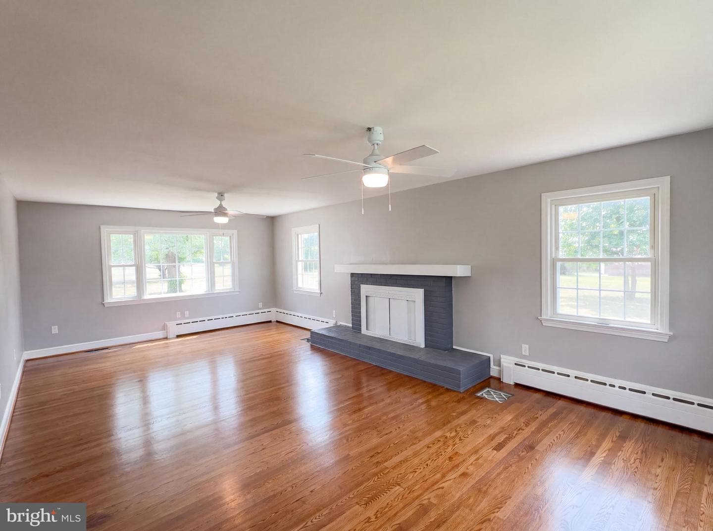 494 Walton Street photo 6