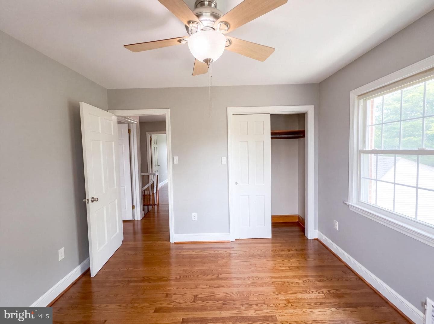 494 Walton Street photo 9