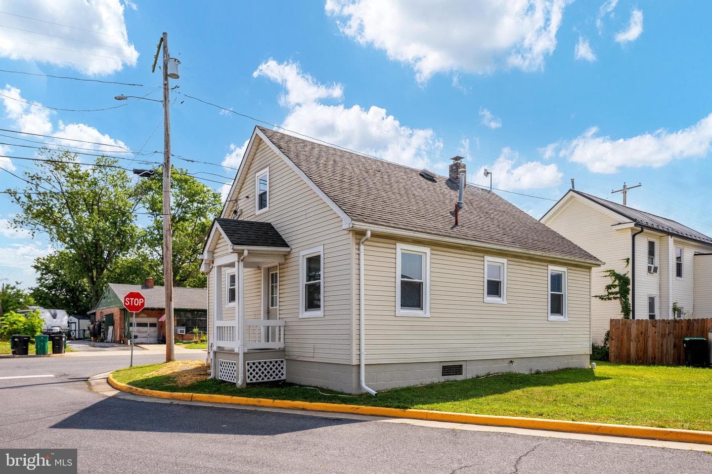 528 E Queen Street photo 5