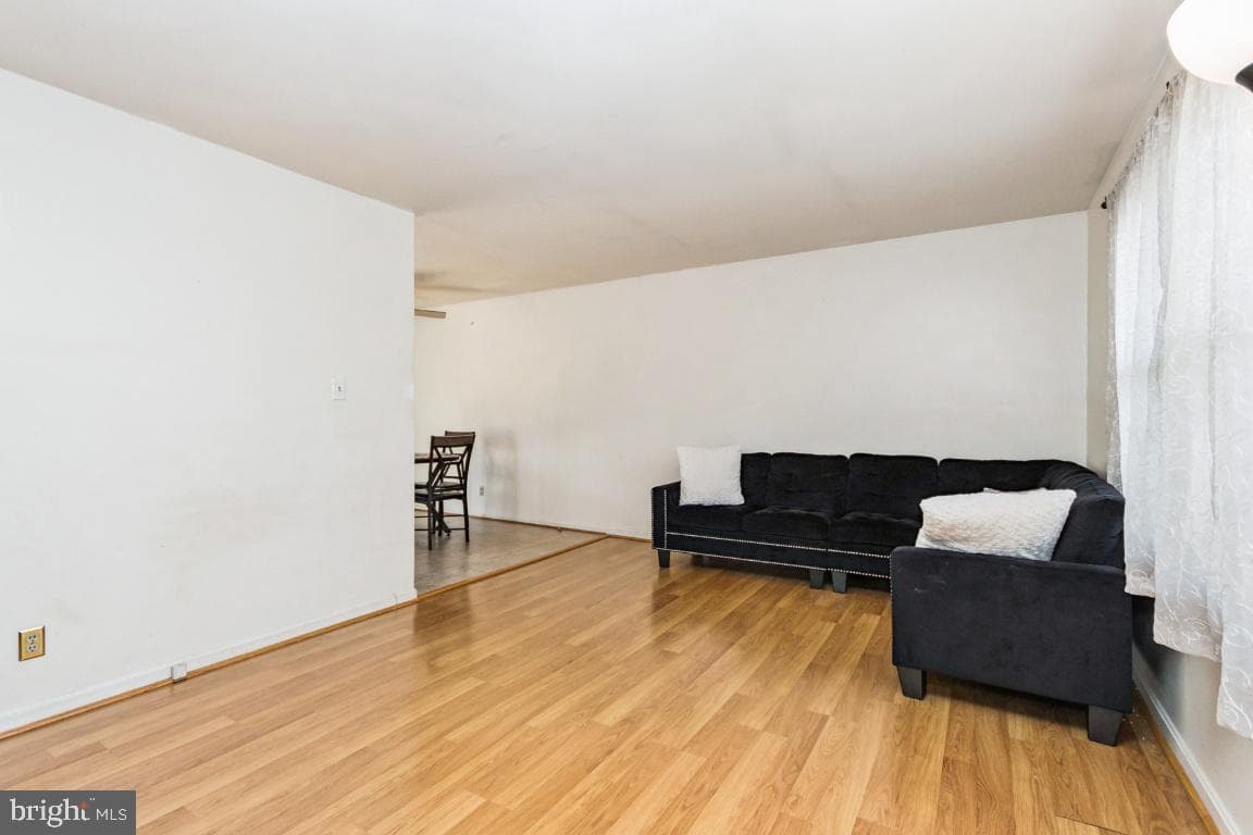 10601 Meadowlark Lane photo 5