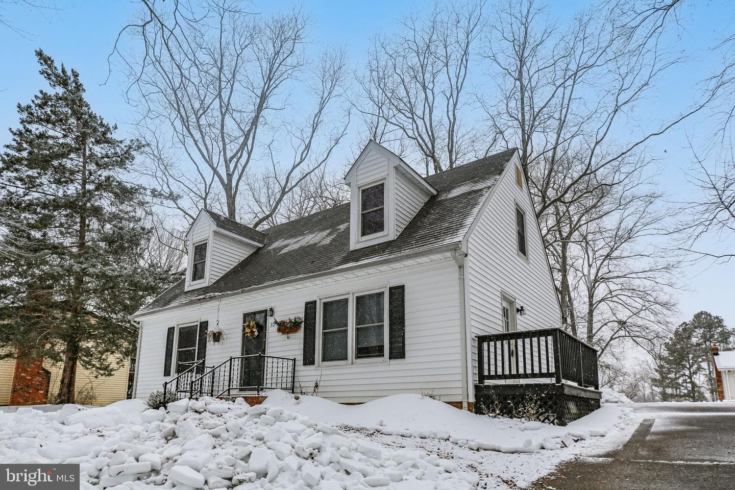 323 Burman Lane photo 2