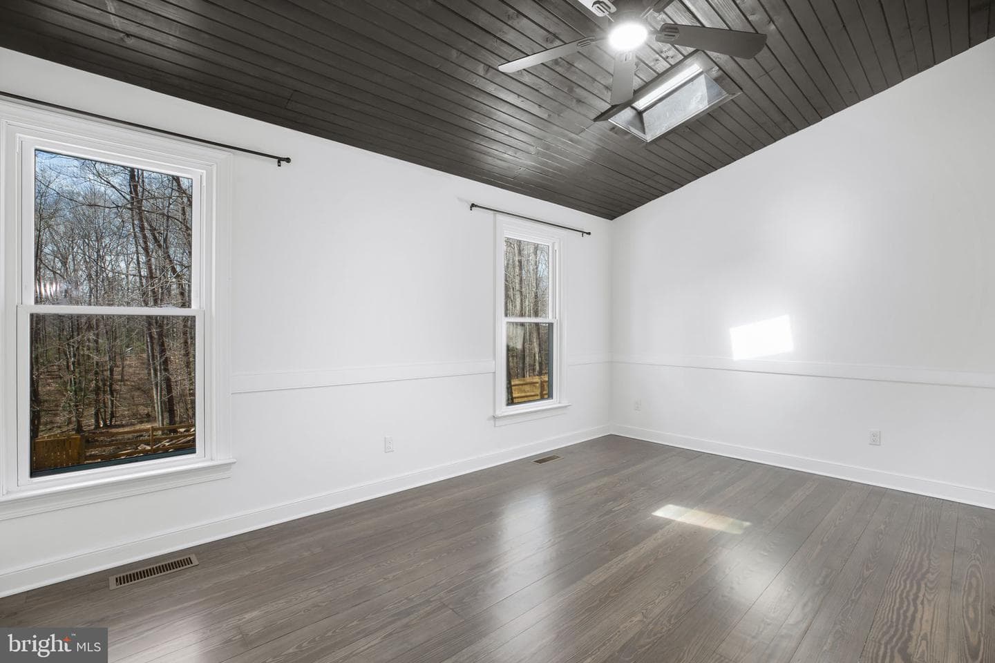 306 Clydesdale Court photo 24