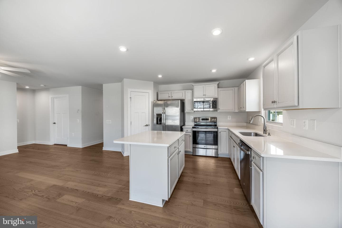 7607 Loughton Lane photo 12