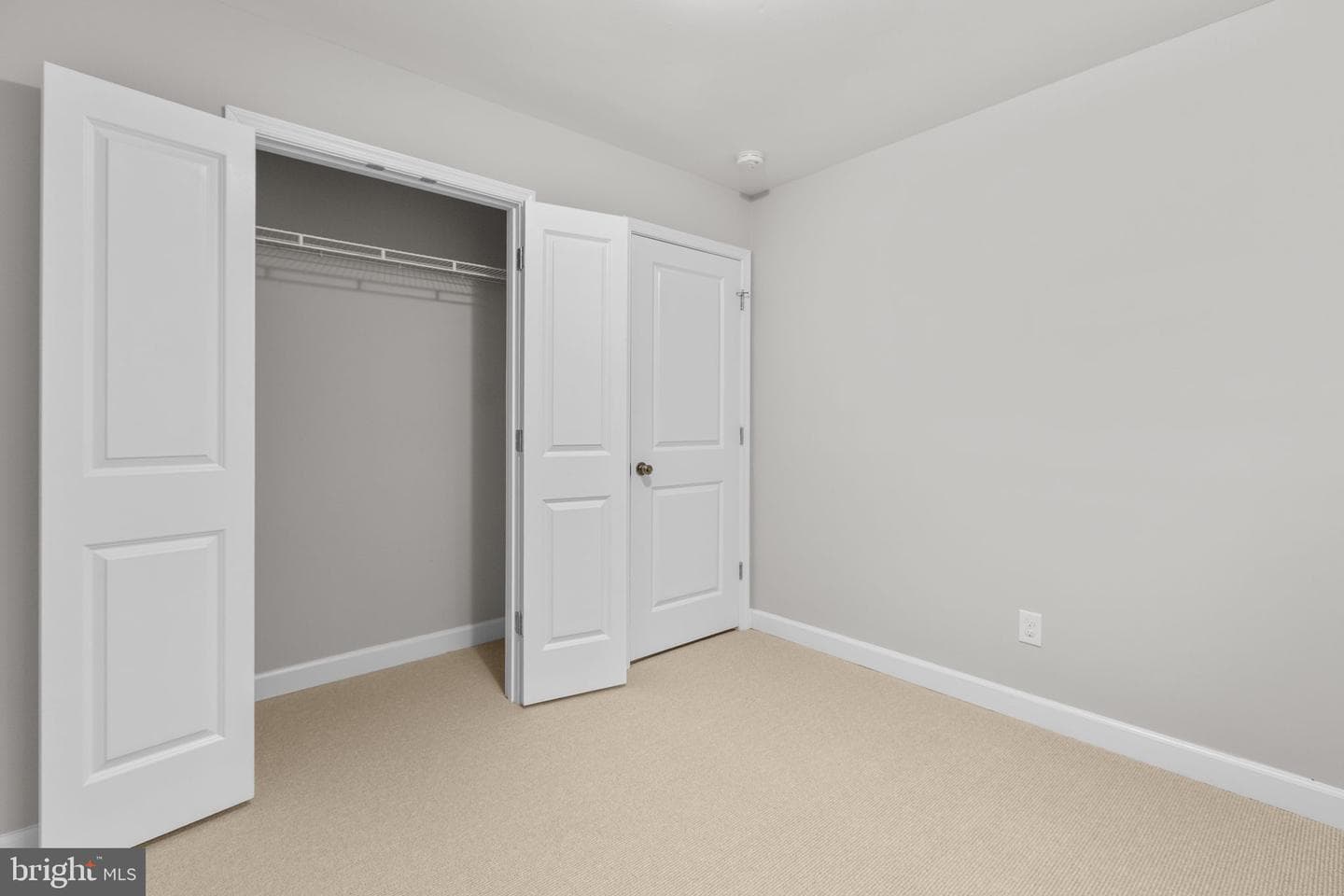 433 Albany Street photo 17