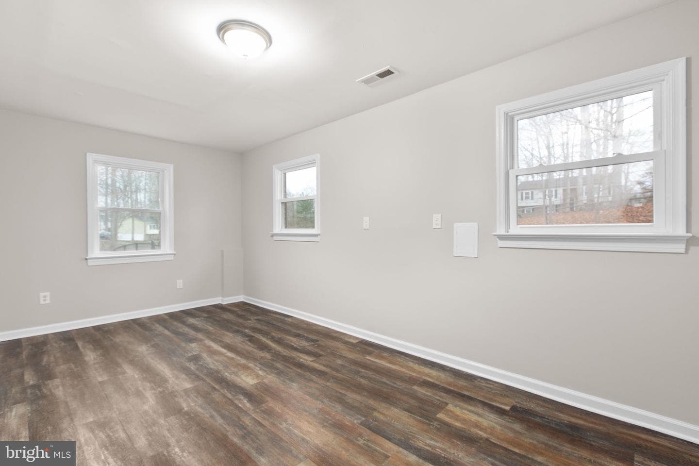 433 Albany Street photo 22