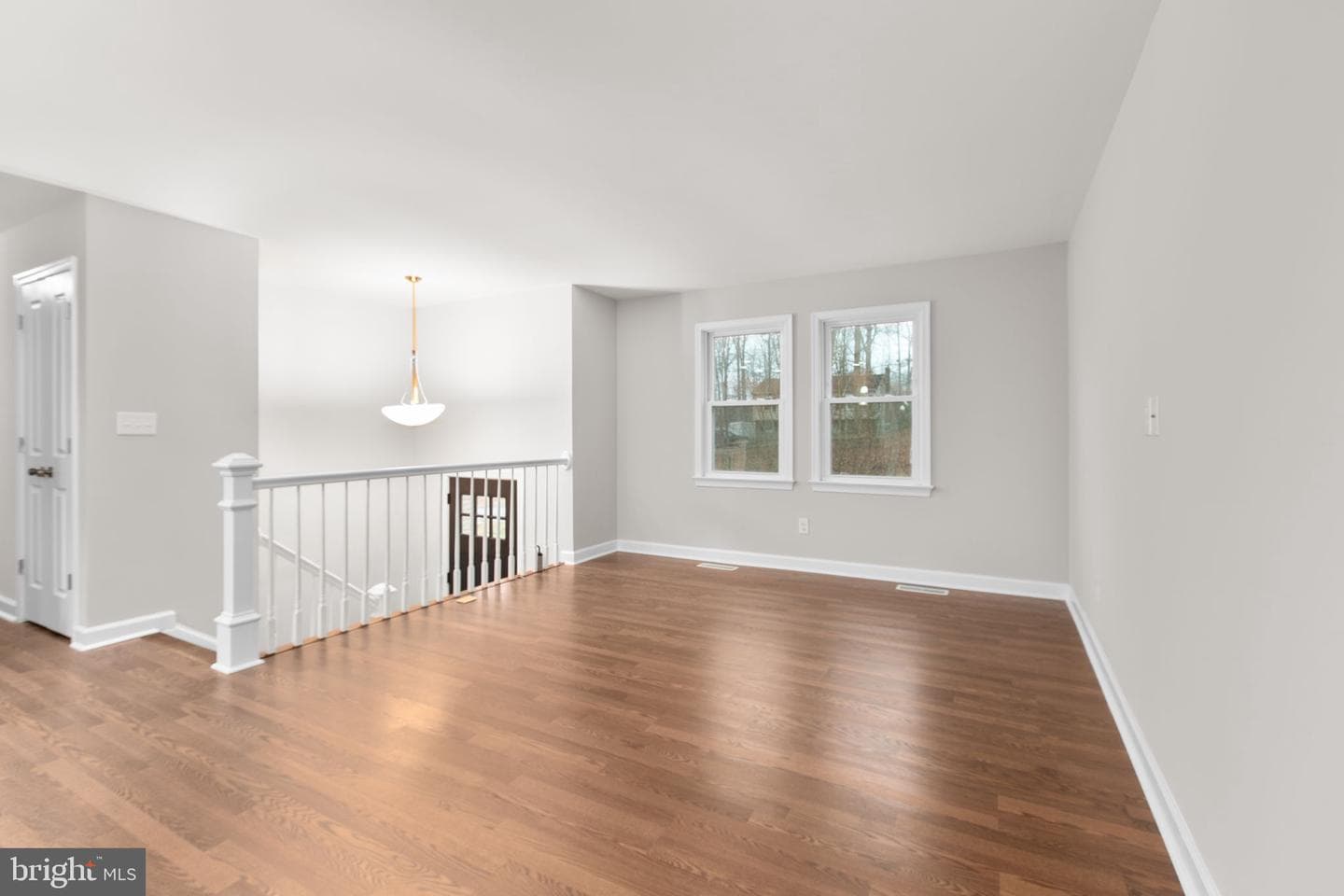 433 Albany Street photo 7