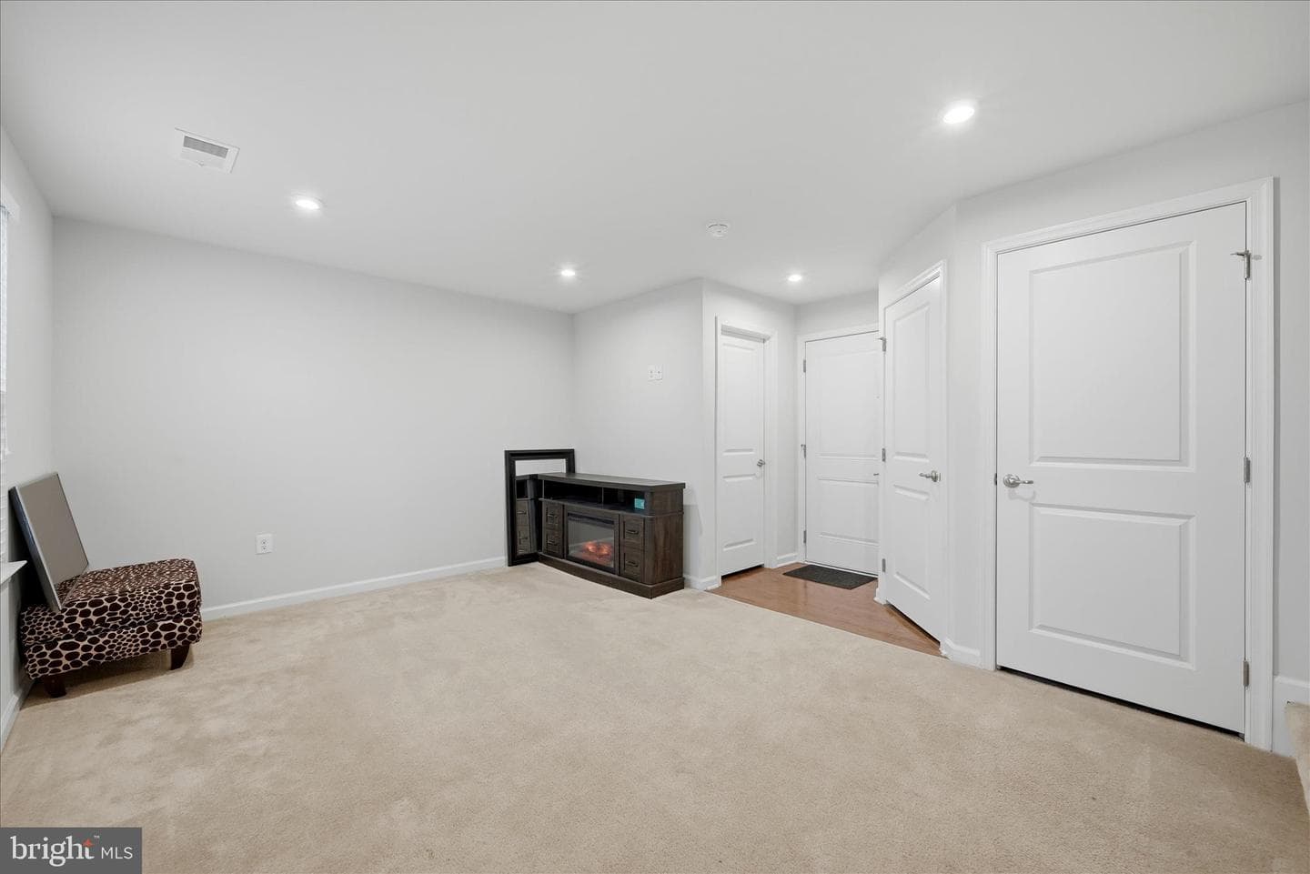 6506 Crittenden Lane photo 7