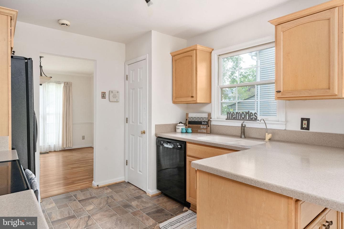 9805 Kenmore Court photo 16