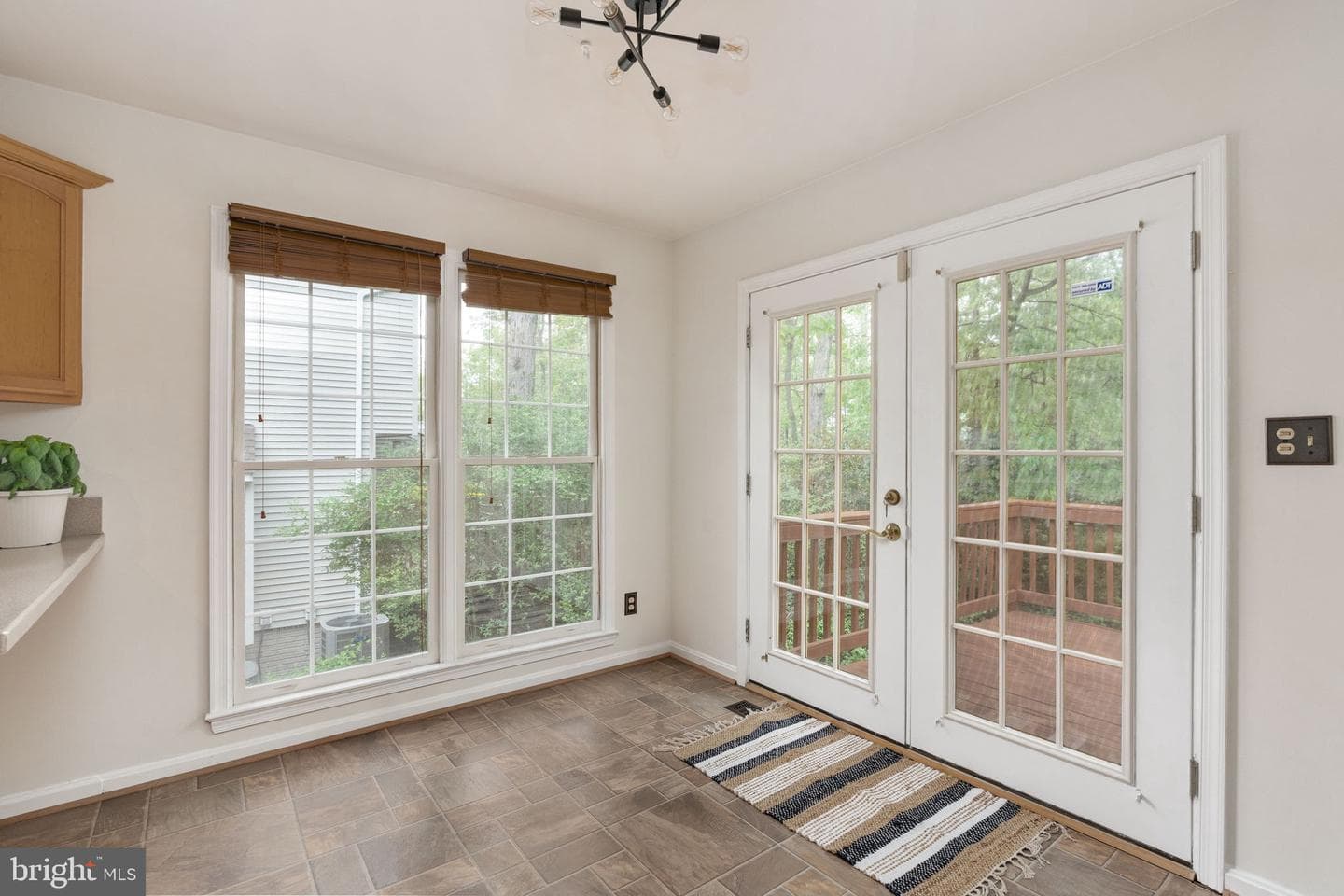 9805 Kenmore Court photo 19