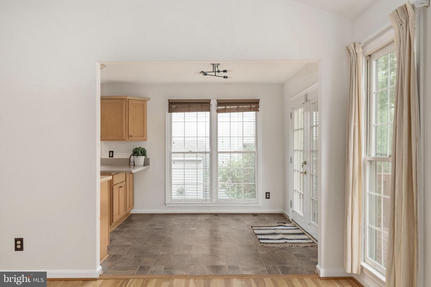 9805 Kenmore Court photo 22