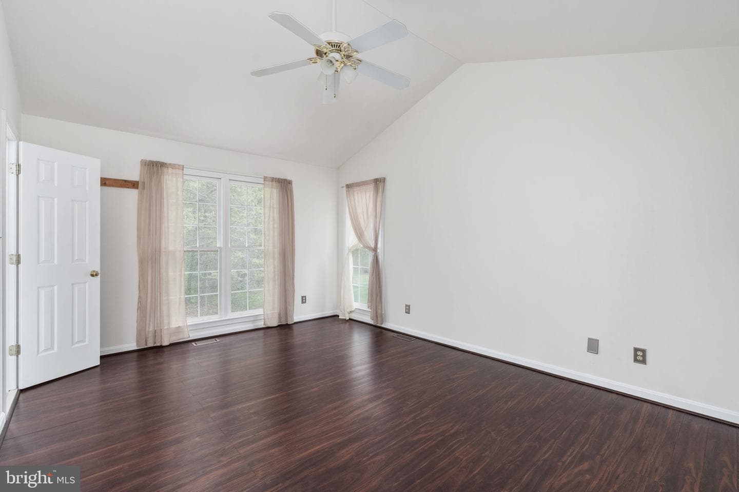 9805 Kenmore Court photo 31