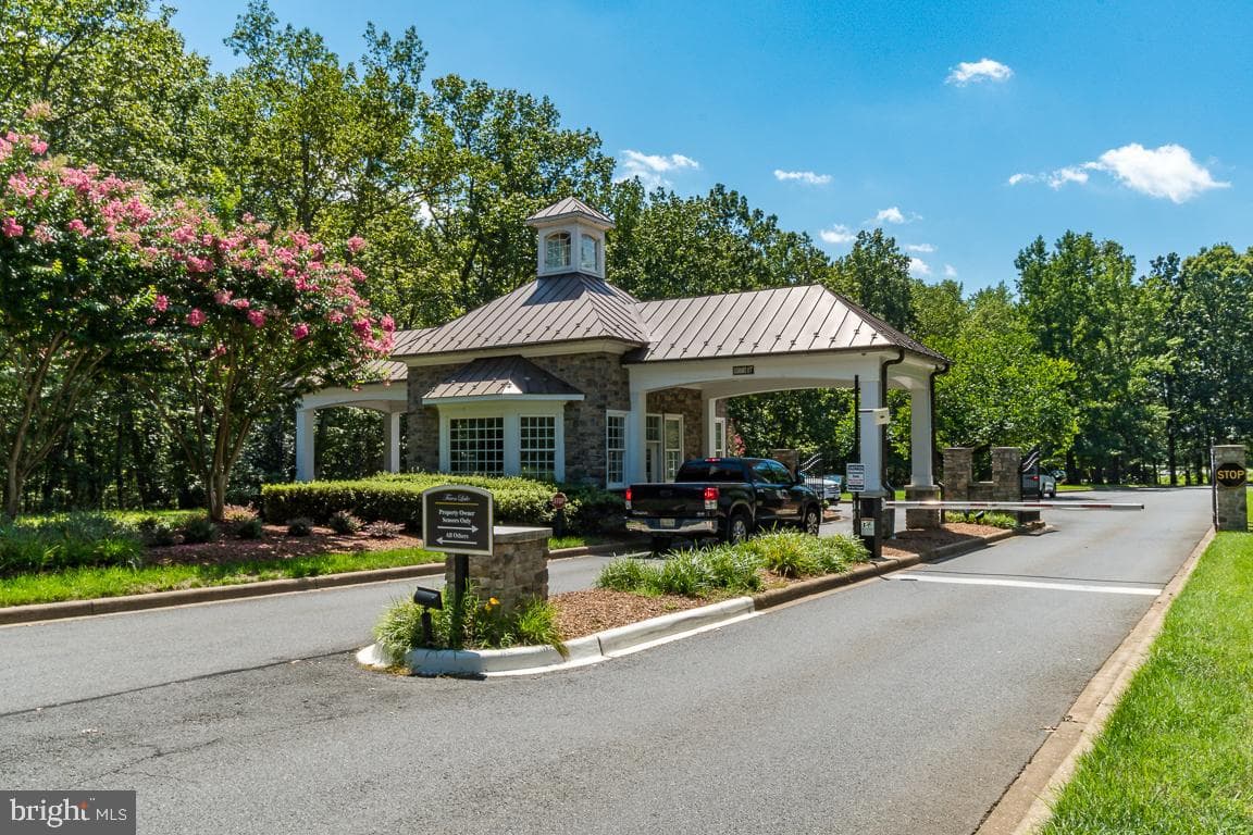 10909 Canterbury Court photo 70