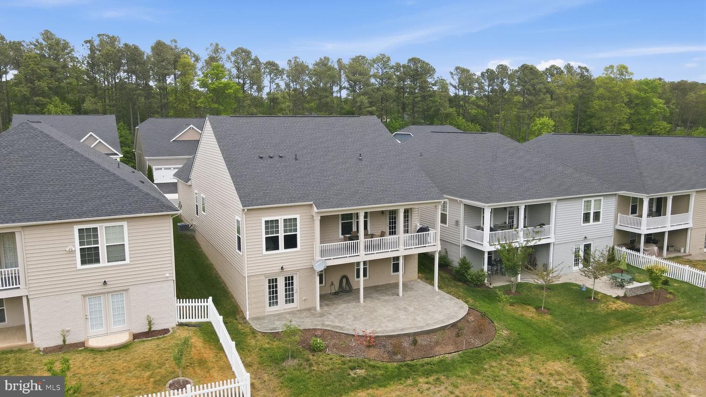 9806 White Oak Swamp Court photo 2