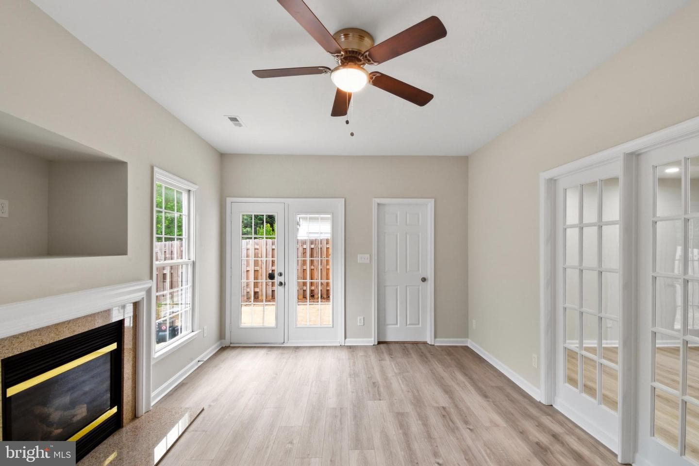 7112 Radford photo 10