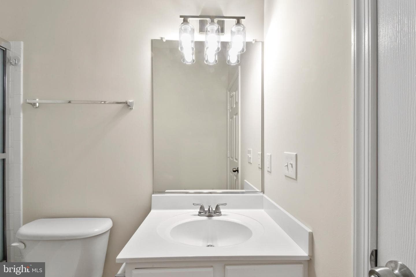 7112 Radford photo 15