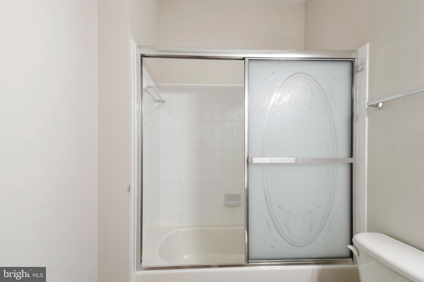 7112 Radford photo 16