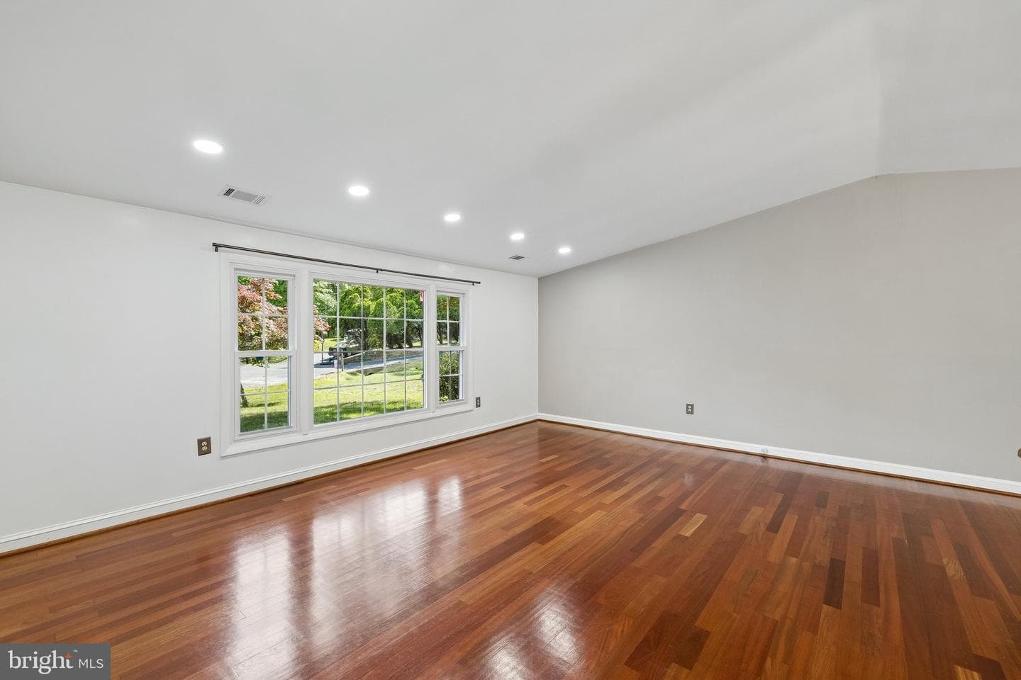 4 Pond Circle photo 5