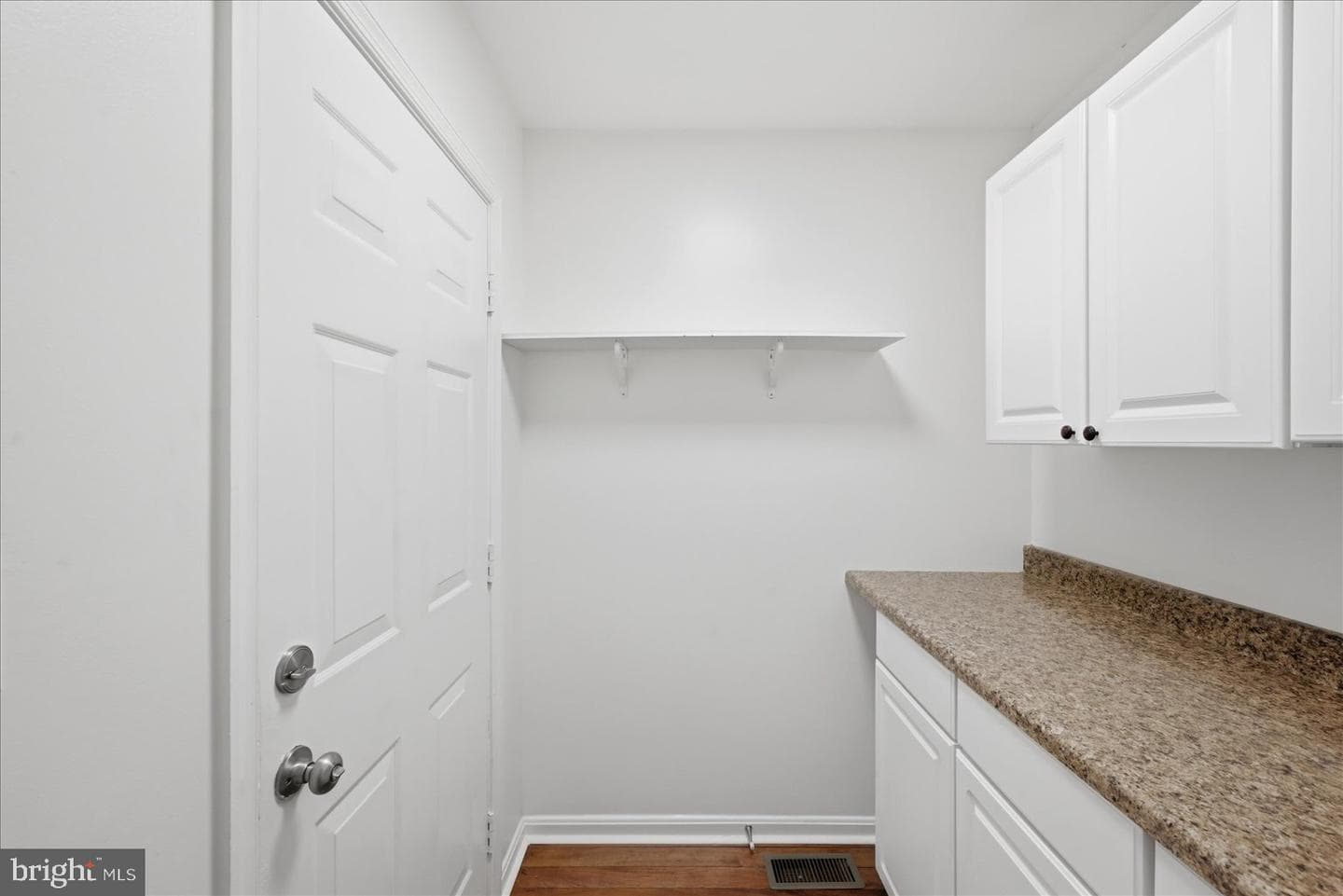 10403 Colechester Street photo 12