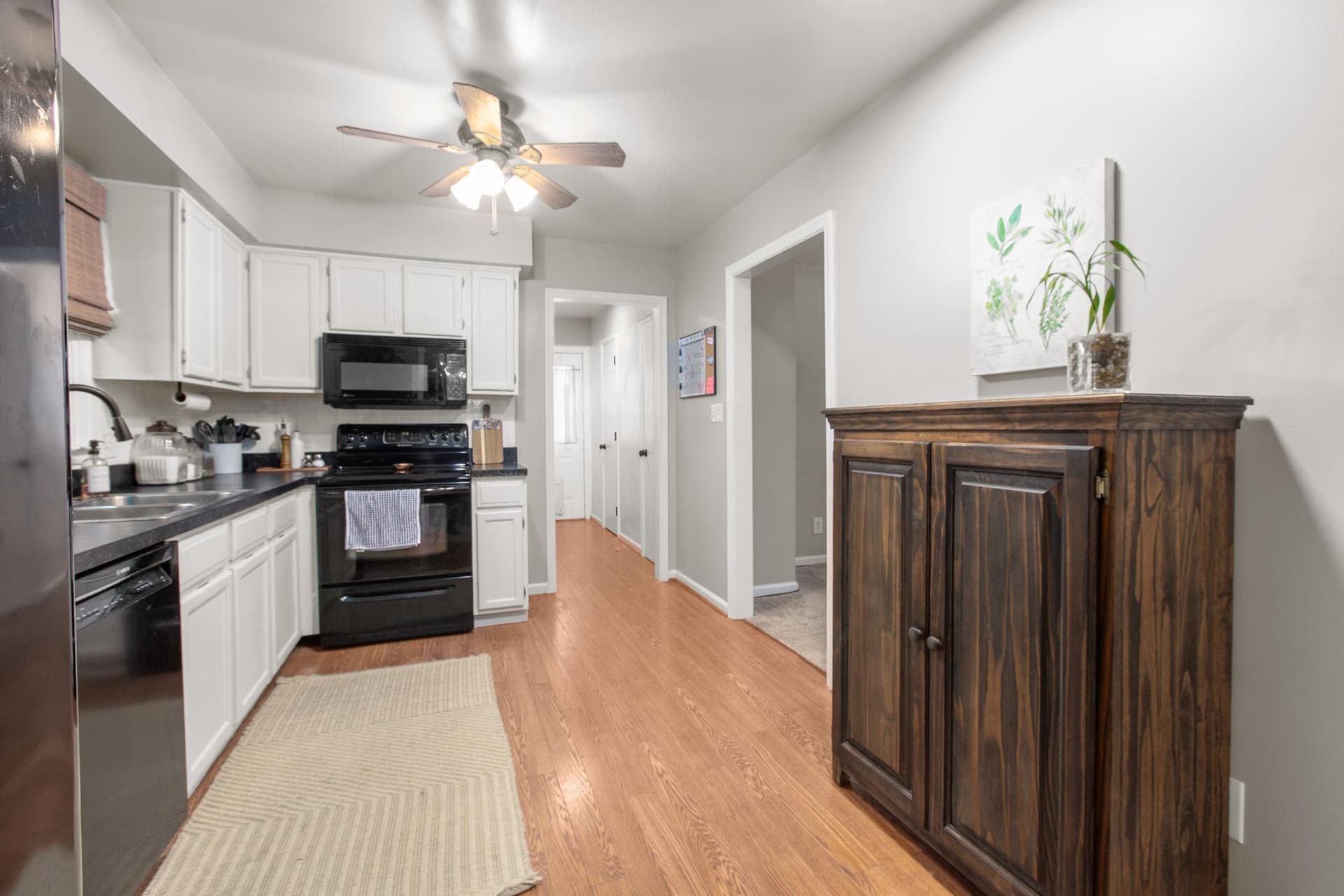 10400 Daniels Court photo 11