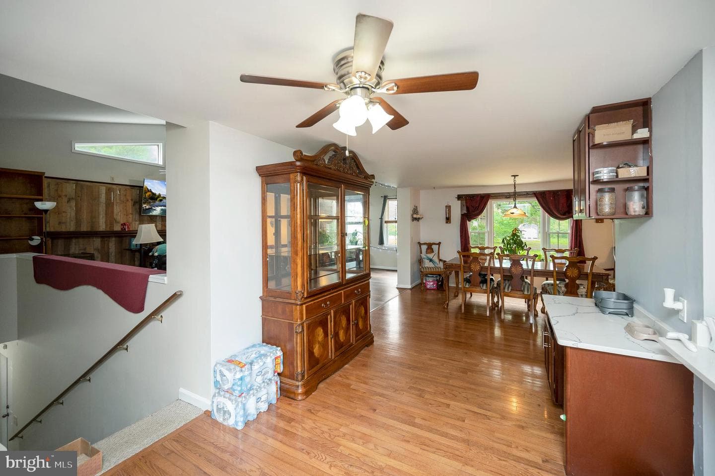 8908 Jennings Lane photo 19