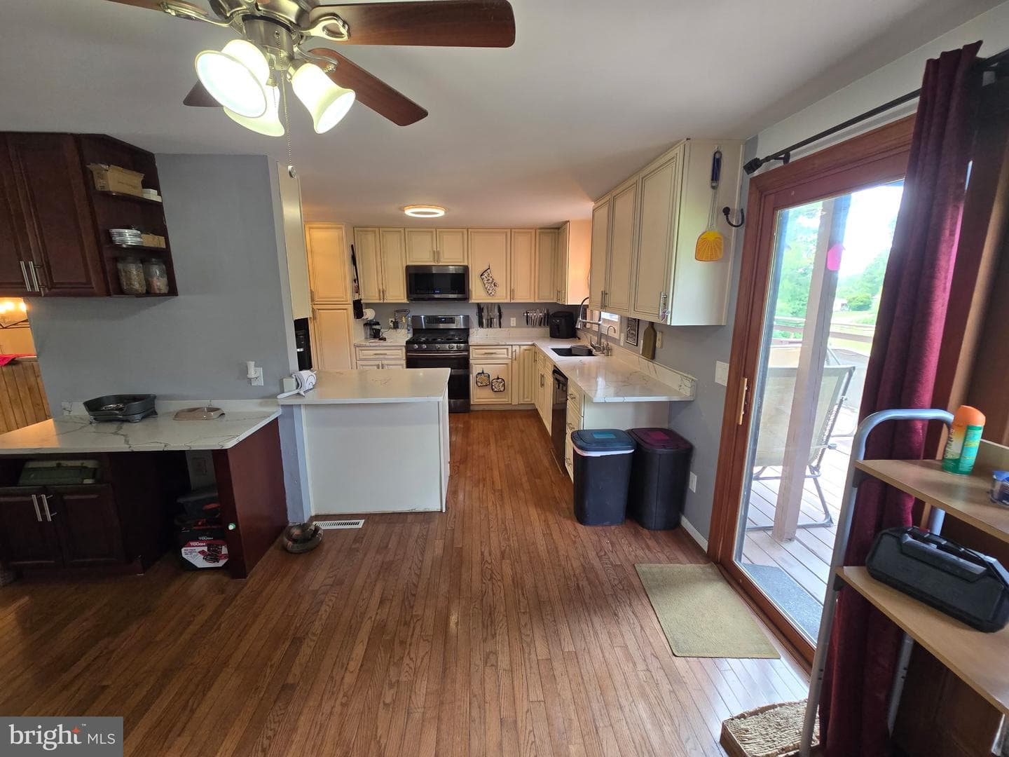 8908 Jennings Lane photo 23