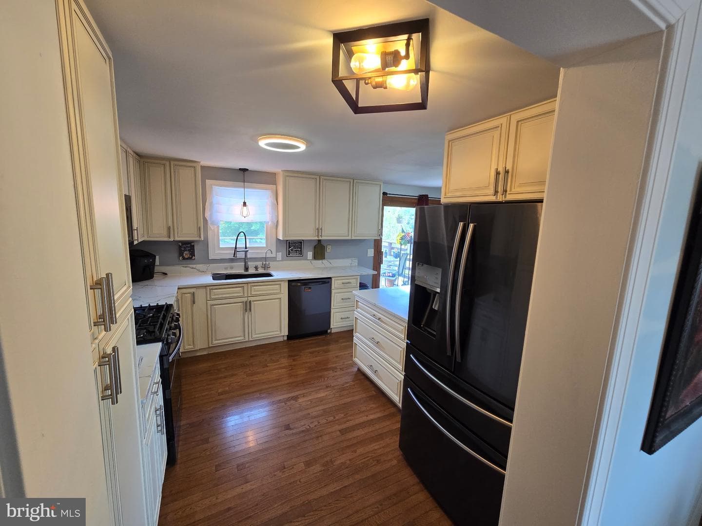 8908 Jennings Lane photo 24