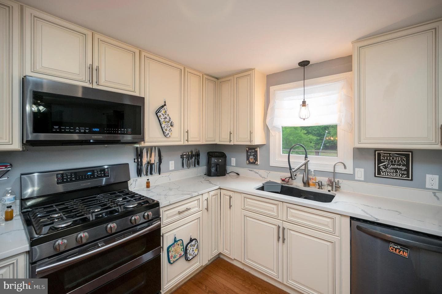 8908 Jennings Lane photo 26