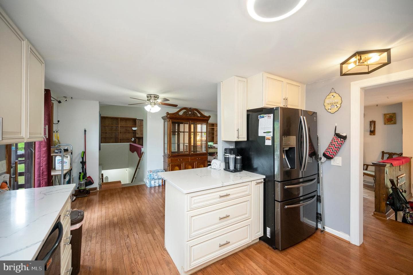 8908 Jennings Lane photo 28
