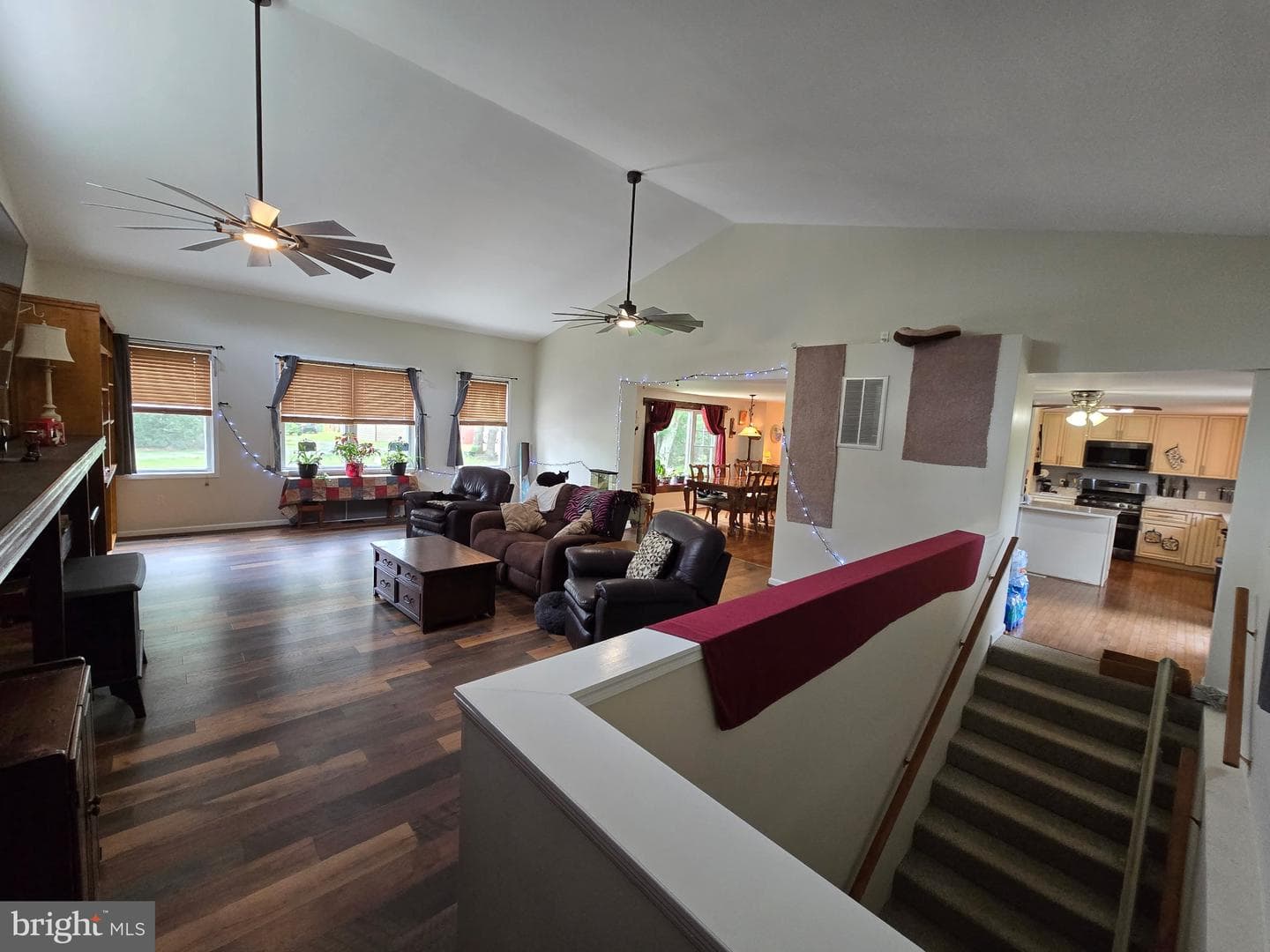 8908 Jennings Lane photo 32