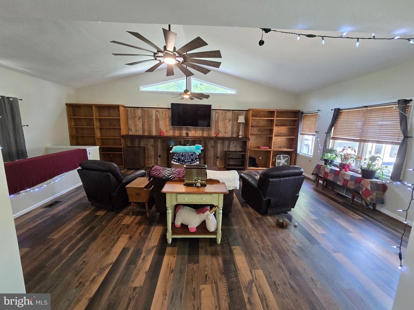 8908 Jennings Lane photo 34