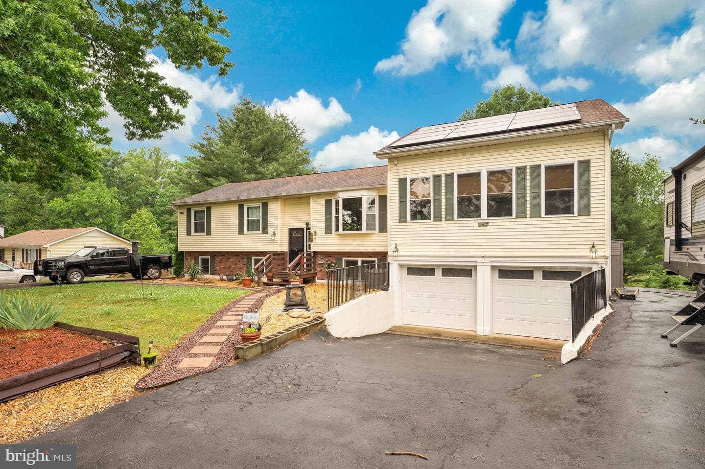 8908 Jennings Lane photo 4