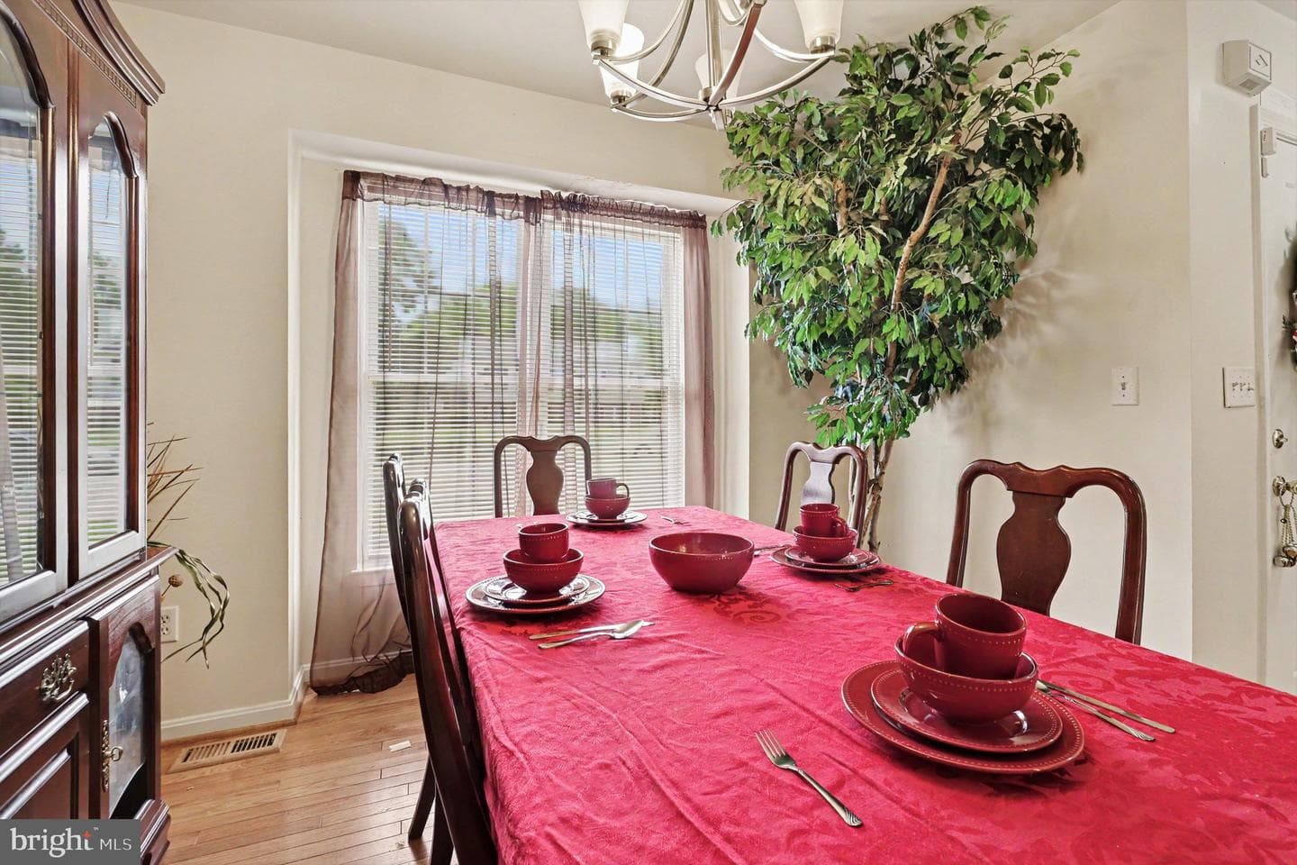 2402 Ruffin Drive photo 12