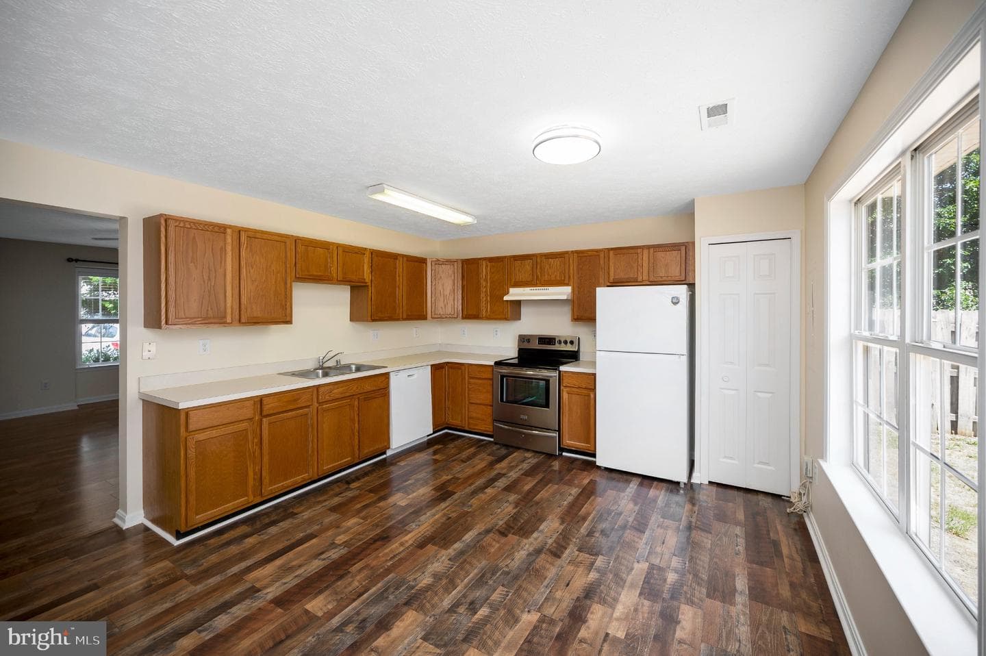 9921 W Midland Way photo 3