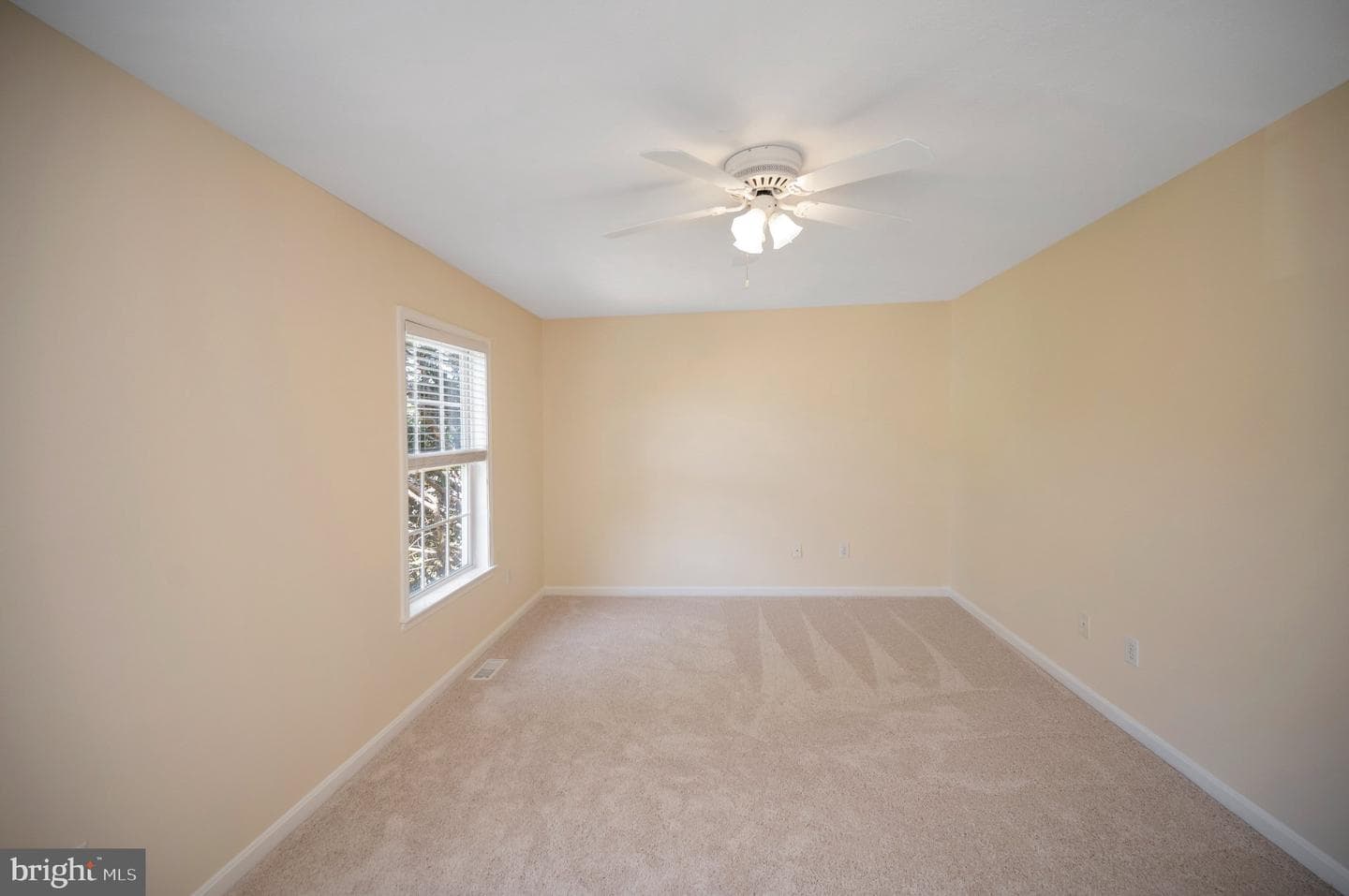 9921 W Midland Way photo 5