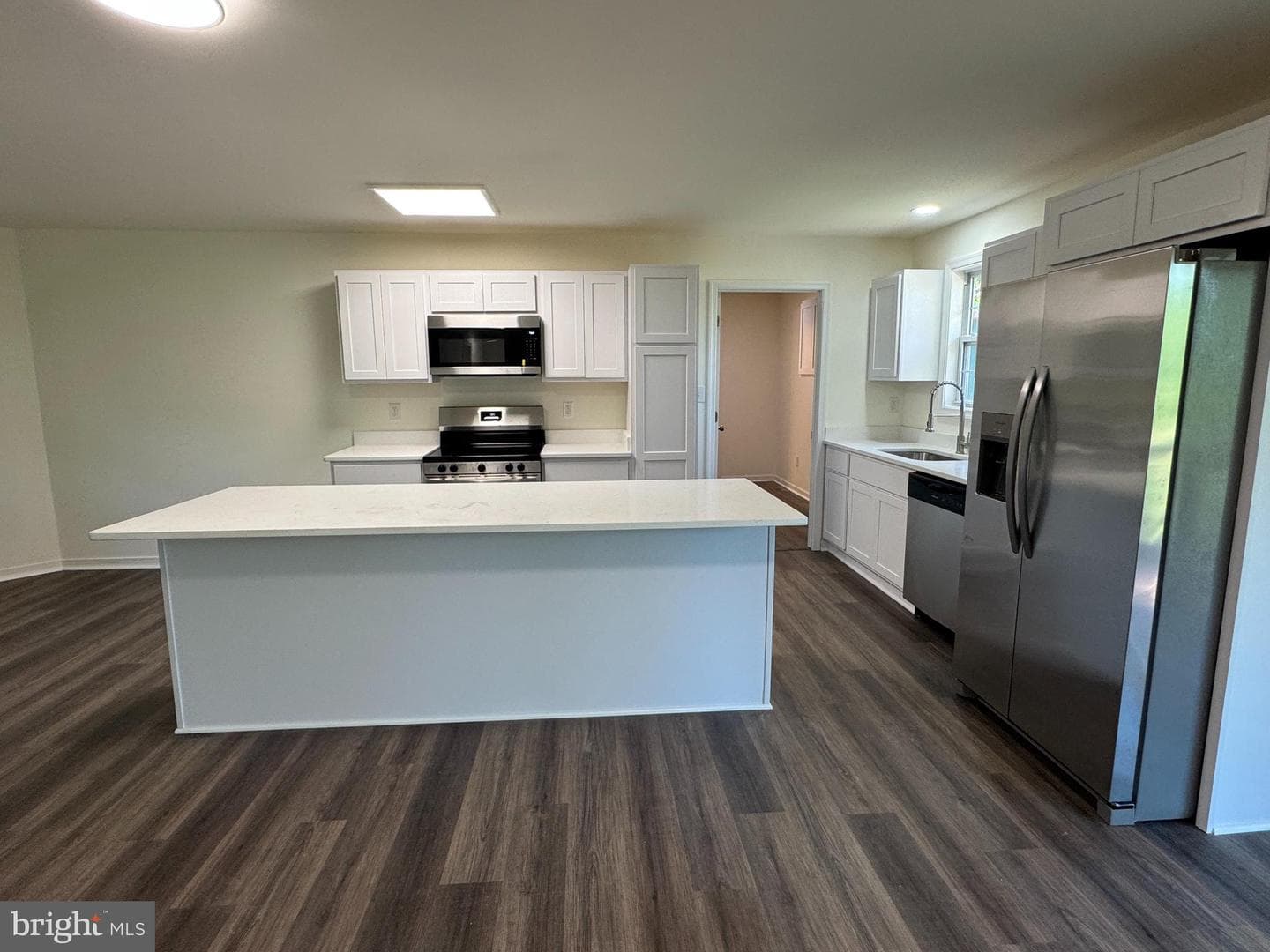 14720 Dovey Rd photo 4