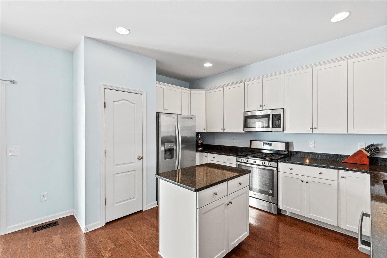 1506 Hudgins Farm Circle photo 3