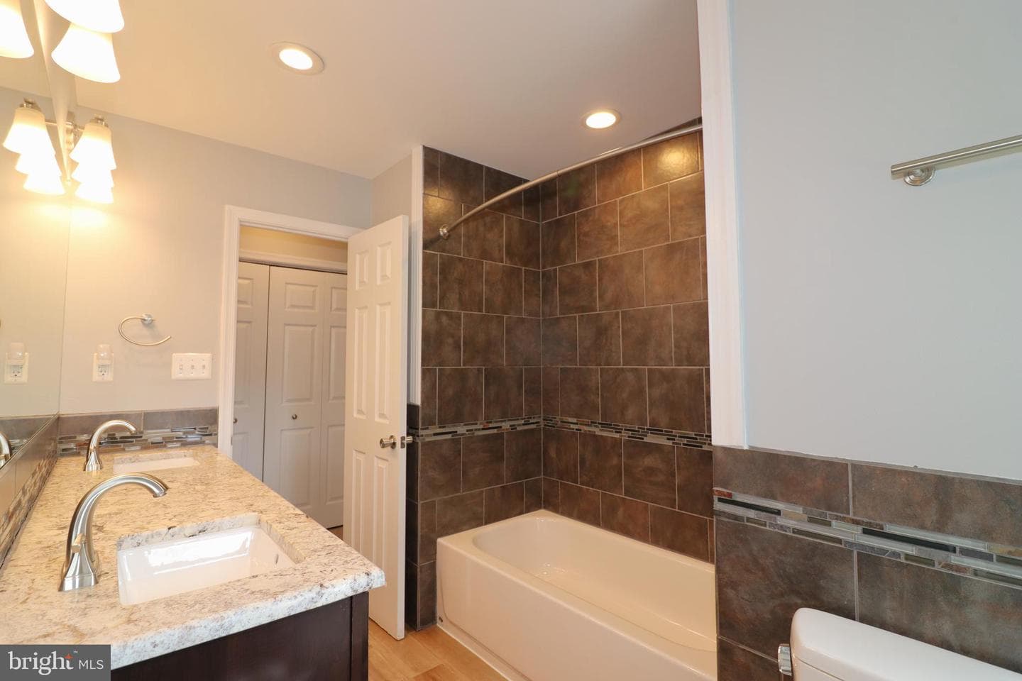 5820 Glen Eagles Dr photo 46