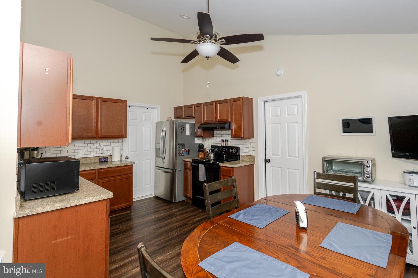 6300 Taverneer Lane photo 24