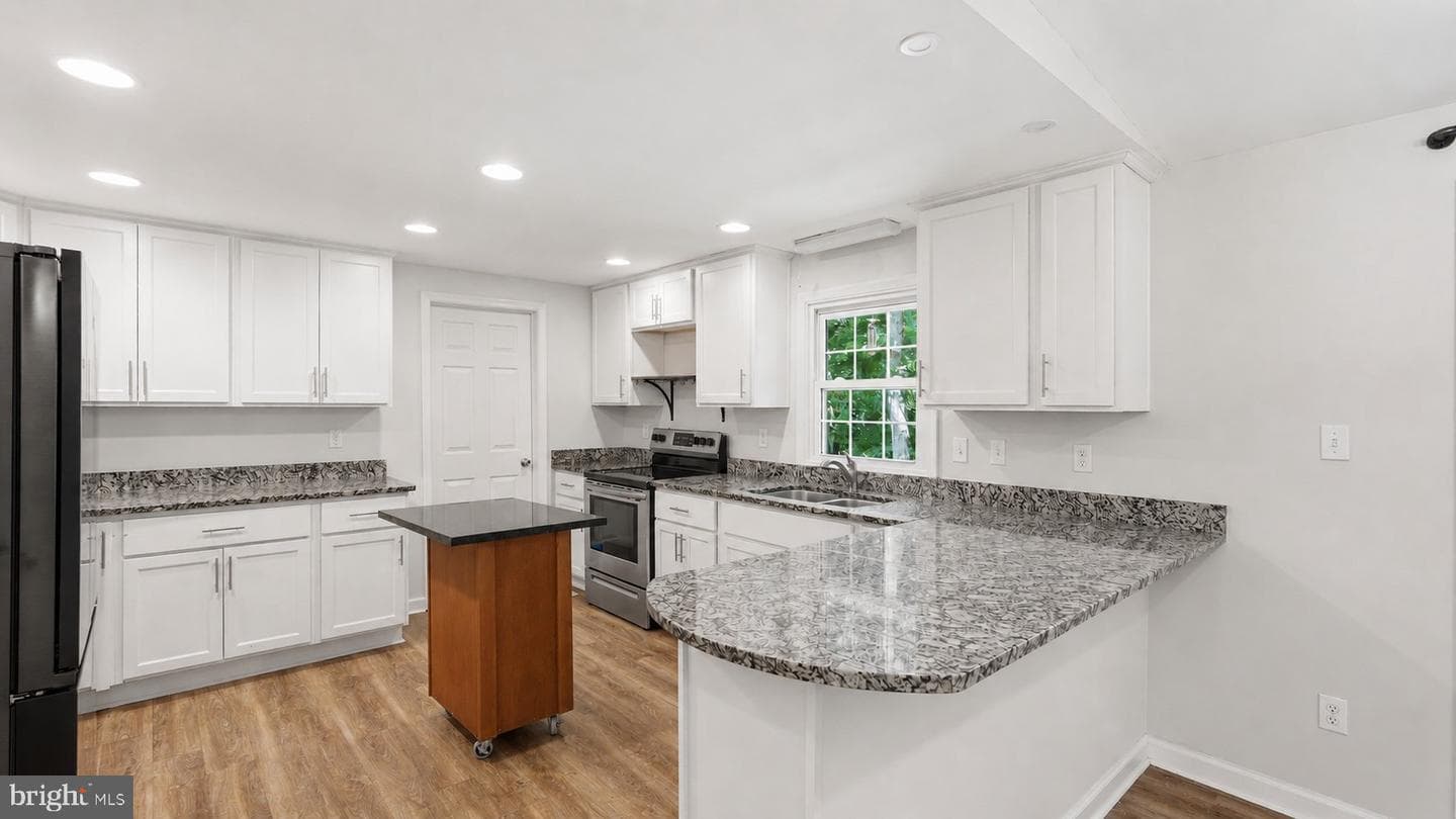 11704 Camelot Way photo 10