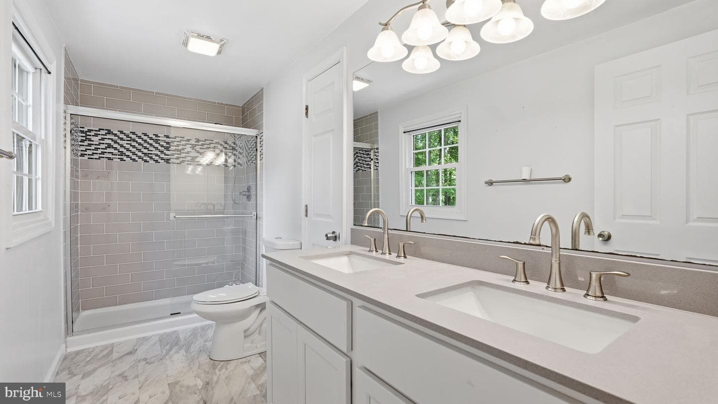 11704 Camelot Way photo 17