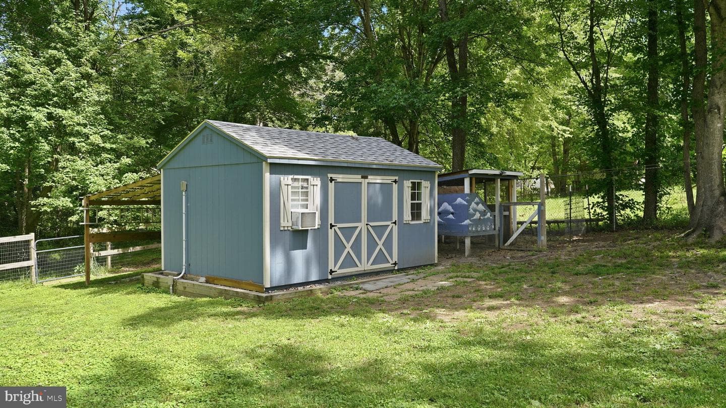 11704 Camelot Way photo 25