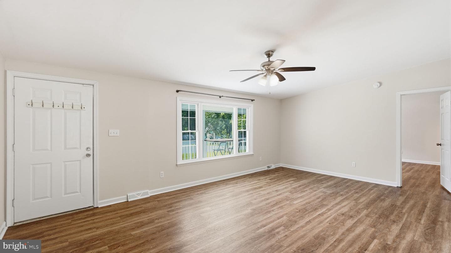 11704 Camelot Way photo 5