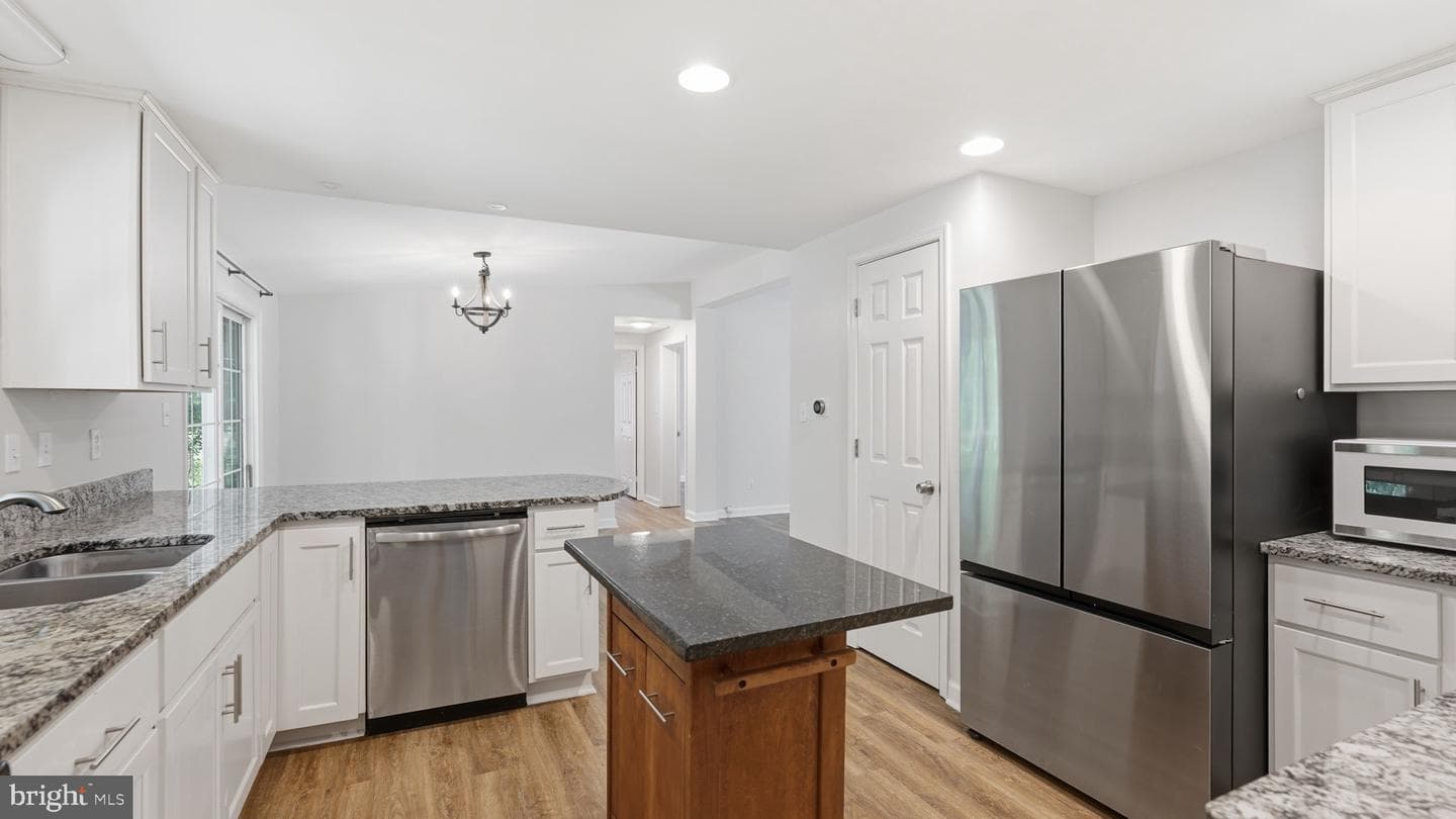 11704 Camelot Way photo 9