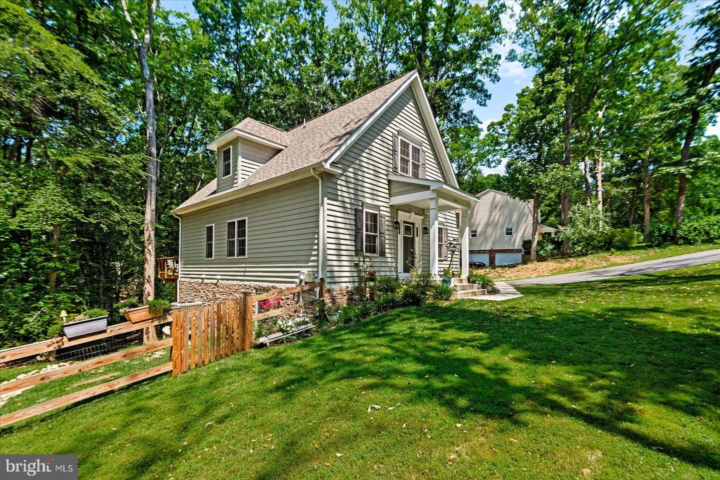 1504 Candlewood Street photo 4