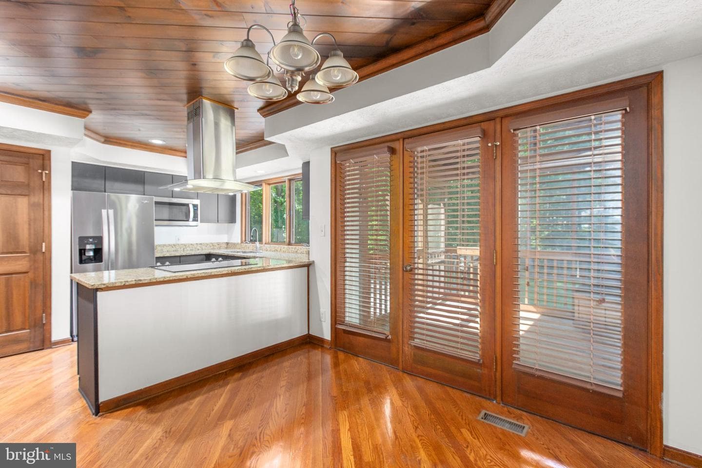 6906 Aspen Lane photo 10