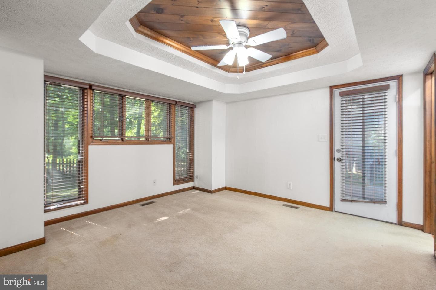 6906 Aspen Lane photo 11