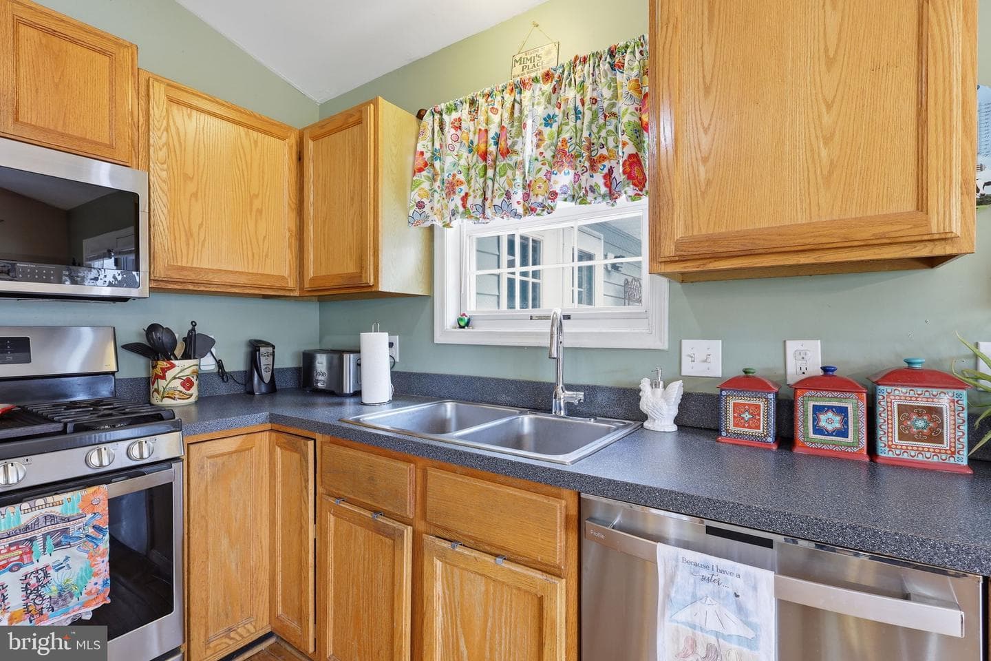 7422 Laura Lane photo 8