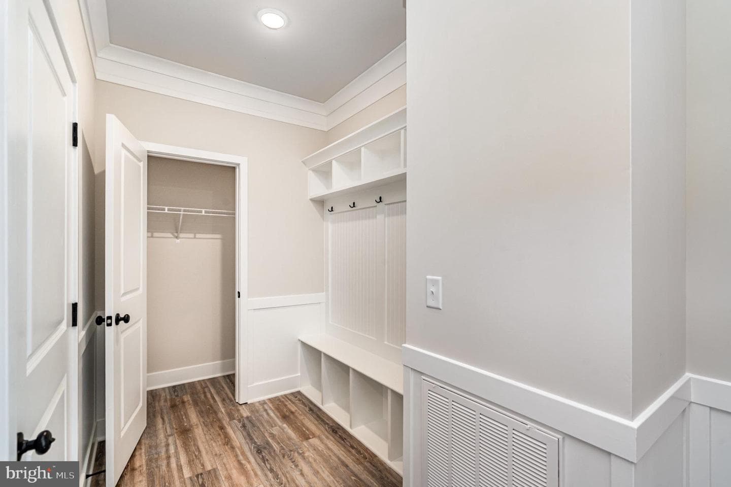 11585 Forest Walk Drive photo 4